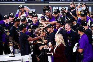 NBA官推回顾：五年前的今天 湖人在园区加冕队史第17冠！