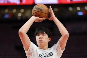 张卫平：虽然开拓者大领先 但除非勇士投降估计不会再上杨瀚森