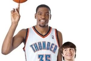 KD:玩2K时候我会用自己 会看自己的采访节目 以前还拍过戏录过歌 KD:玩2K时候我会用自己 会看自己的采访节目 以前还拍过戏录过歌