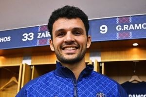 补时绝杀!贡萨洛-拉莫斯获赠巴黎百场里程碑纪念徽章 补时绝杀!贡萨洛-拉莫斯获赠巴黎百场里程碑纪念徽章