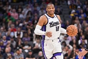 又香又臭！威少半场3投全铁 得分挂蛋得到4篮板8助攻&正负值-6