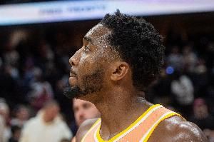 要站出来啊！米切尔三节7中1仅拿2分 第三节0出手